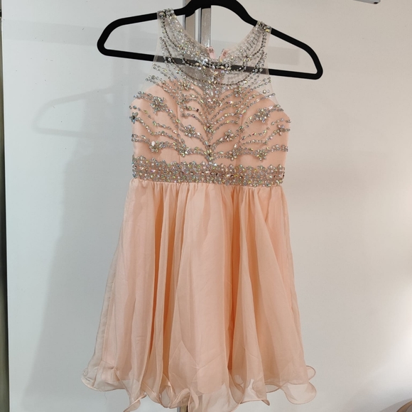 Girls Exquisite Party Dresses - Picture 3 of 4